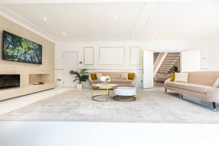 Hertford Villa with Pool, Gym and Garage image 24