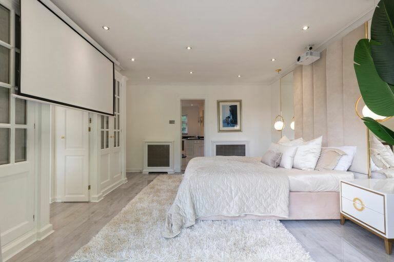 Hertford Villa with Pool, Gym and Garage image 37