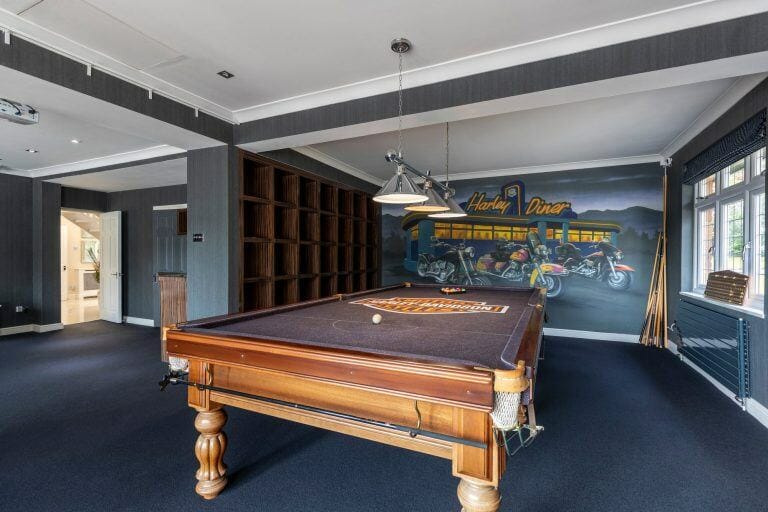 Hertford Villa with Pool, Gym and Garage image 57