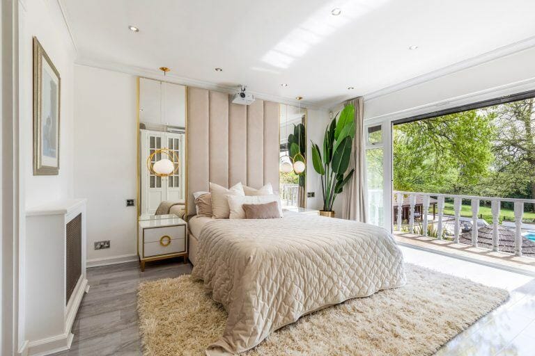 Hertford Villa with Pool, Gym and Garage image 35