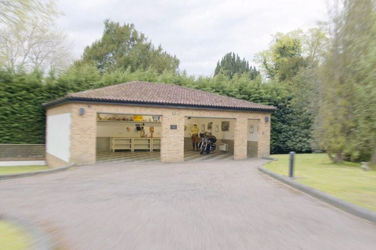 Hertford Villa with Pool, Gym and Garage image 74