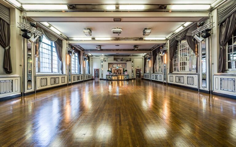 Art Deco Ballroom image 4