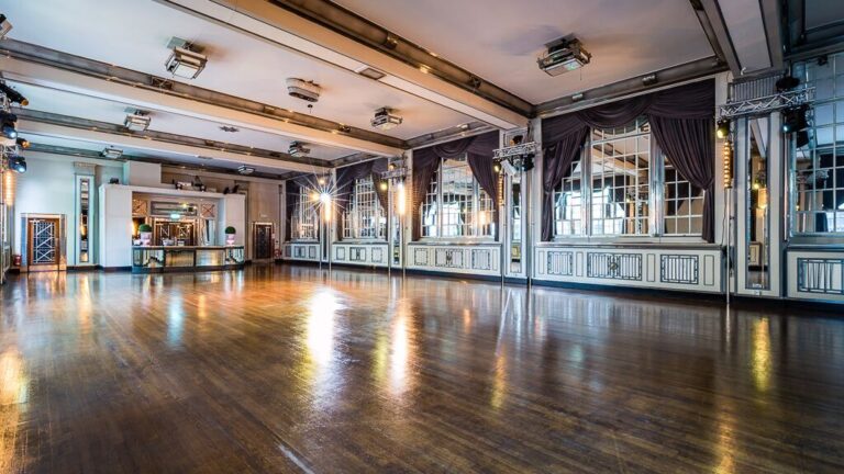 Art Deco Ballroom image 5