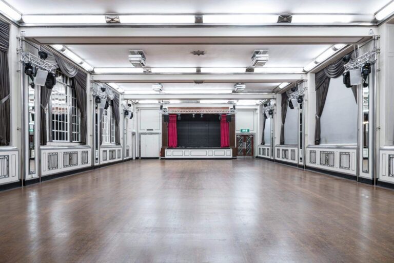 Art Deco Ballroom image 6