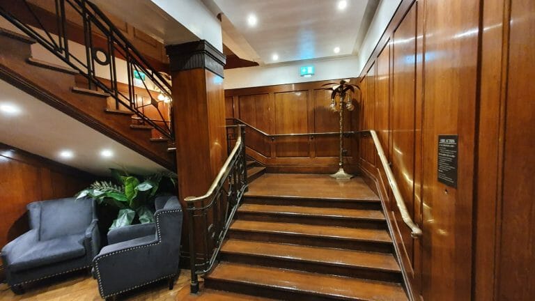 Art Deco Ballroom image 9