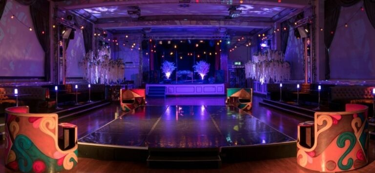 Art Deco Ballroom image 12
