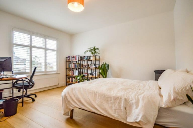 Modern Property in Kensal Green image 16