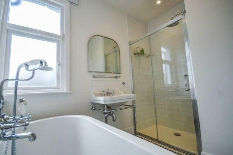 Modern Property in Kensal Green image 24