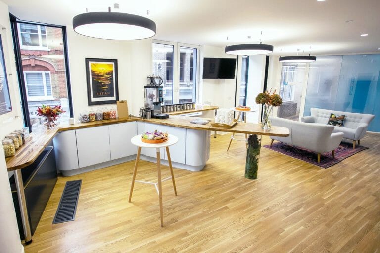 Modern Office in Spitalfields image 6