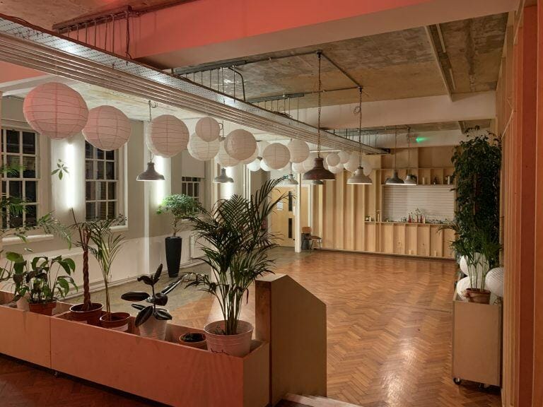 White Clapton Studio image 10