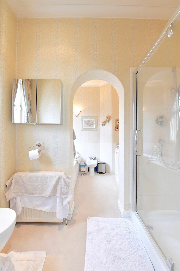 Mill Hill Family Home image 28