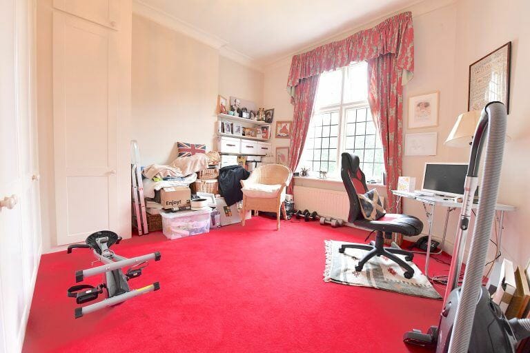 Mill Hill Family Home image 33