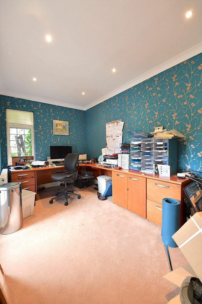 Mill Hill Family Home image 8