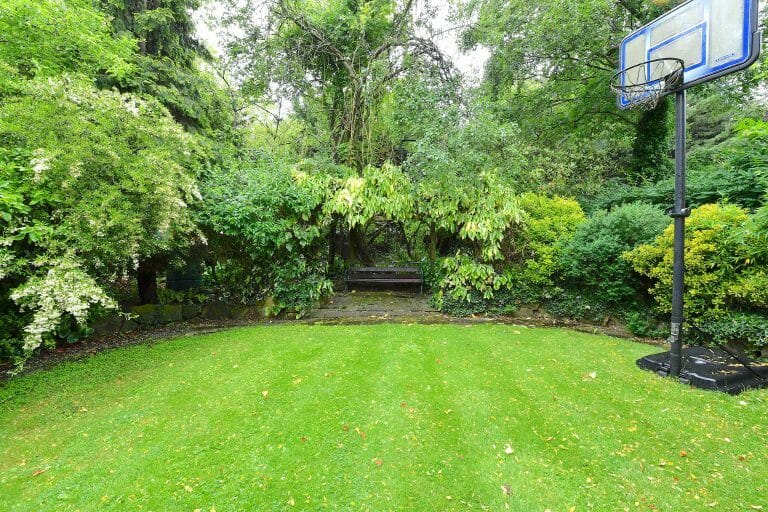 Mill Hill Family Home image 38