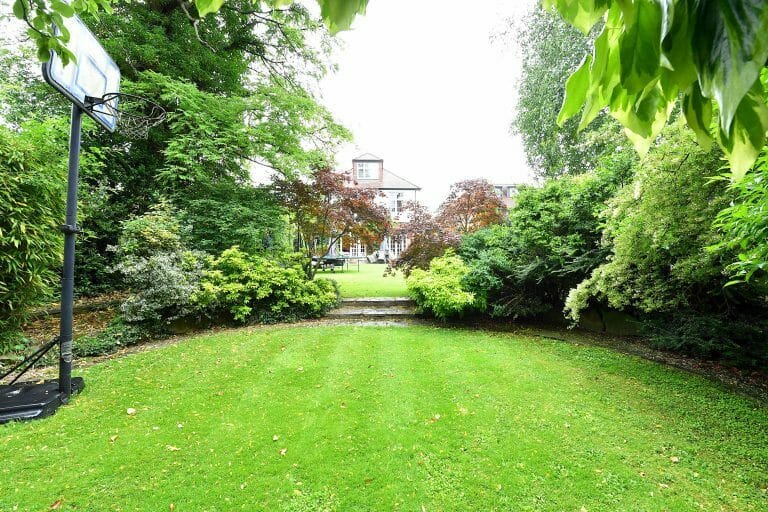 Mill Hill Family Home image 39