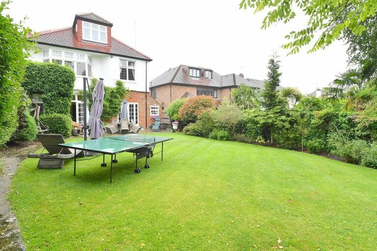 Mill Hill Family Home image 40