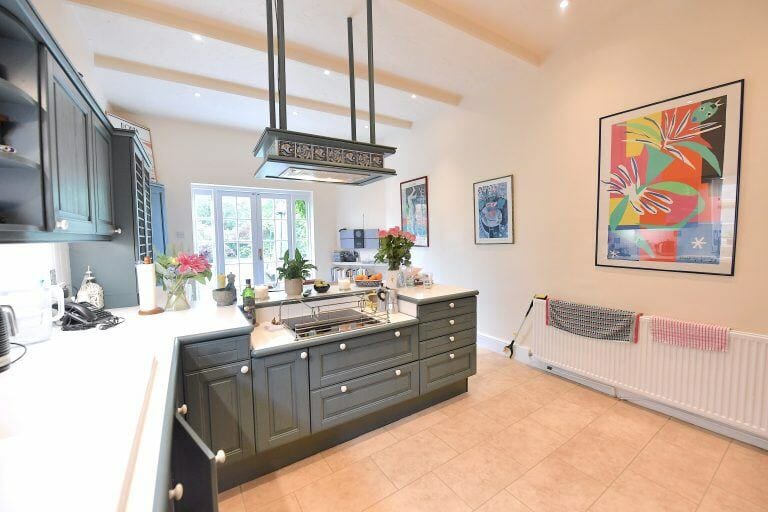Mill Hill Family Home image 3