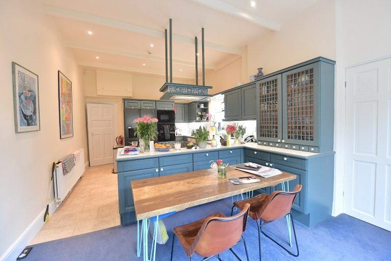 Mill Hill Family Home image 5