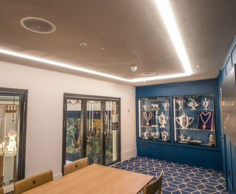 Contemporary Event Hall image 8