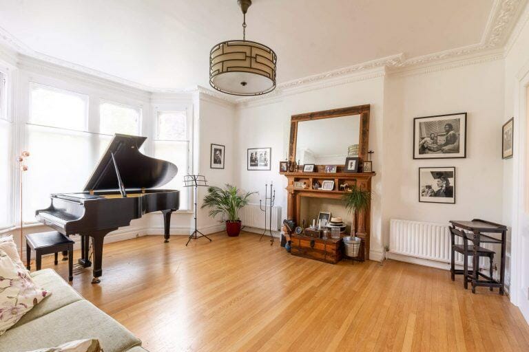 Large Detached House in Streatham image 8