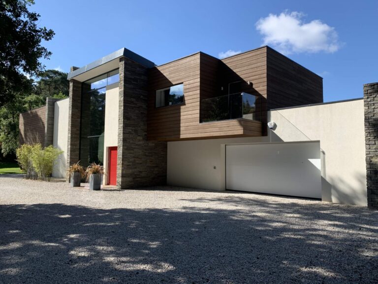 Surrey Hills Modern Home with Poolhouse image 8