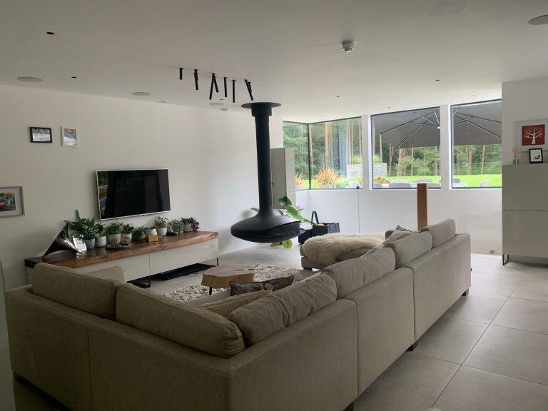 Surrey Hills Modern Home with Poolhouse image 23