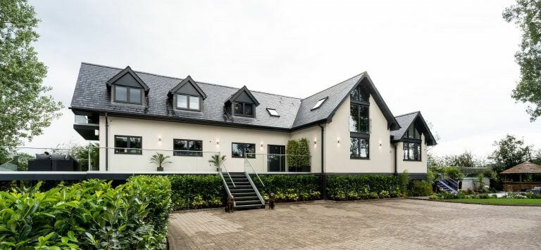 Modern Family House in Caversham image 3