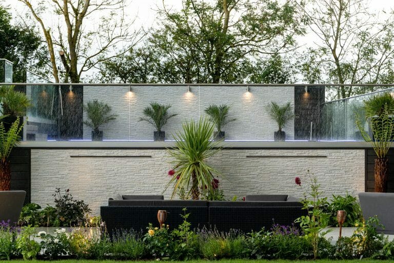 Modern Family House in Caversham image 7
