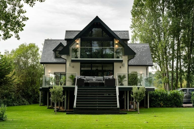 Modern Family House in Caversham image 8
