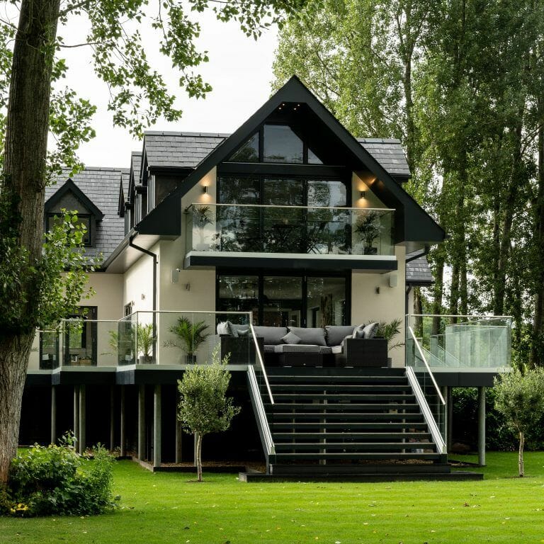 Modern Family House in Caversham image 9