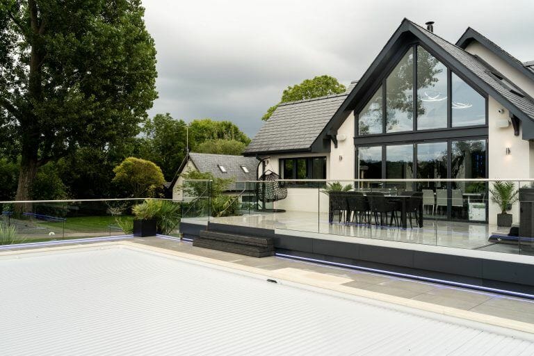 Modern Family House in Caversham image 10