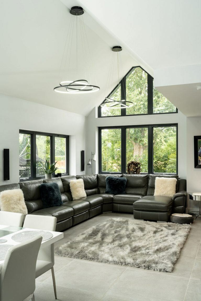 Modern Family House in Caversham image 16