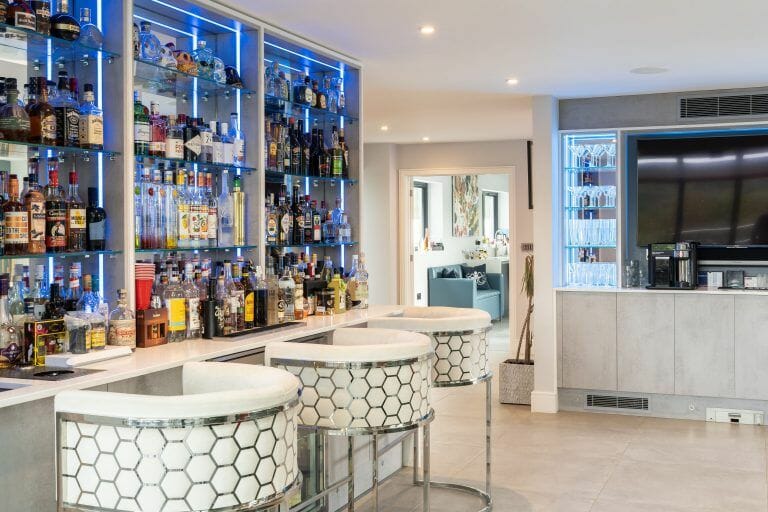 Modern Family House in Caversham image 17