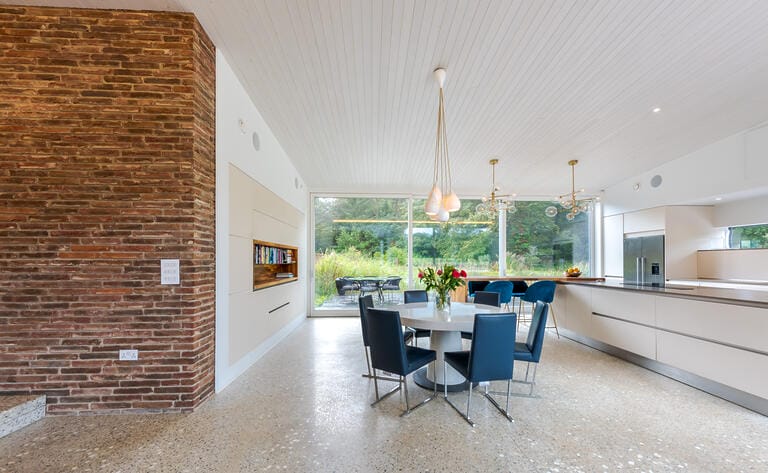 Californian Style in Surrey image 27