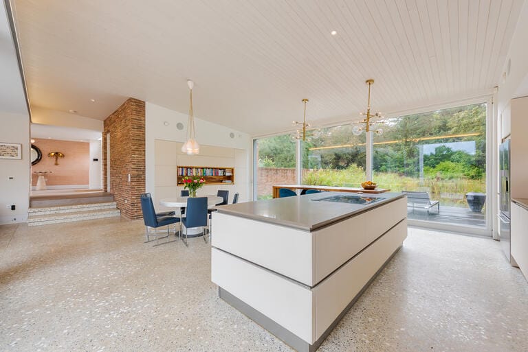 Californian Style in Surrey image 29