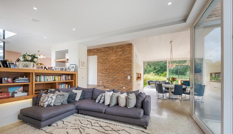 Californian Style in Surrey image 31