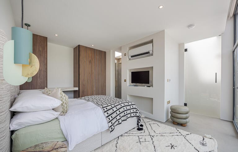 Californian Style in Surrey image 60