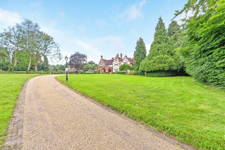 Georgian Surrey Mansion image 1