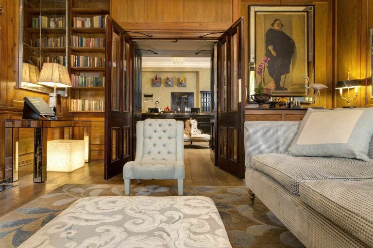 Glamorous Kensington Hotel image 3