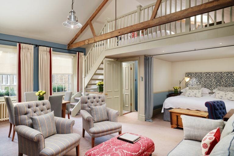 Glamorous Kensington Hotel image 6