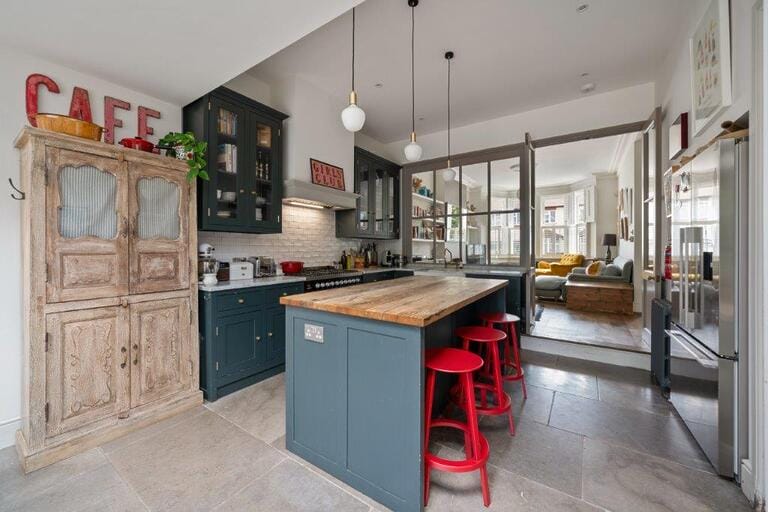 Liddell Gardens Family Home image 5