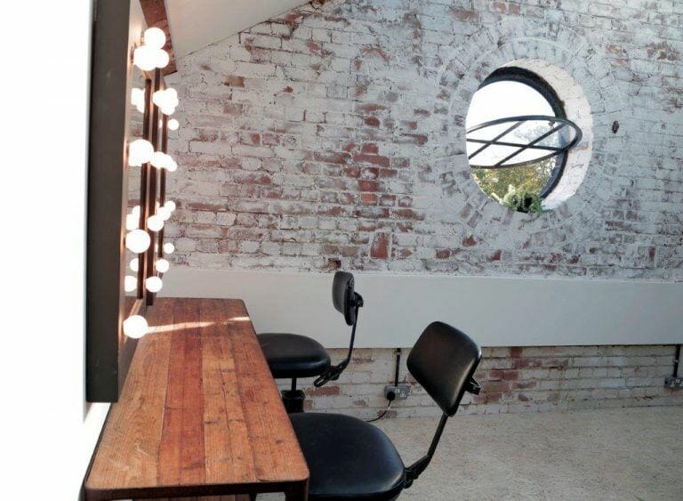 Hackney Warehouse image 21