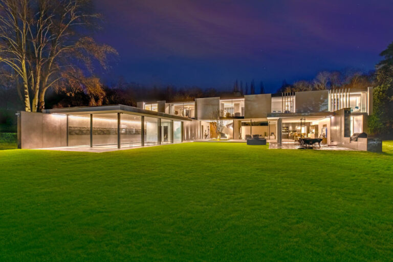 Contemporary Mansion House image 2