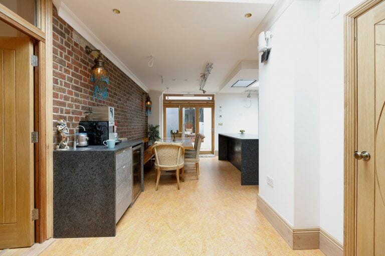 North London Bungalow image 6
