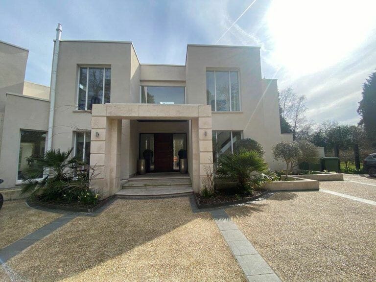 Modern Weybridge Mansion image 5