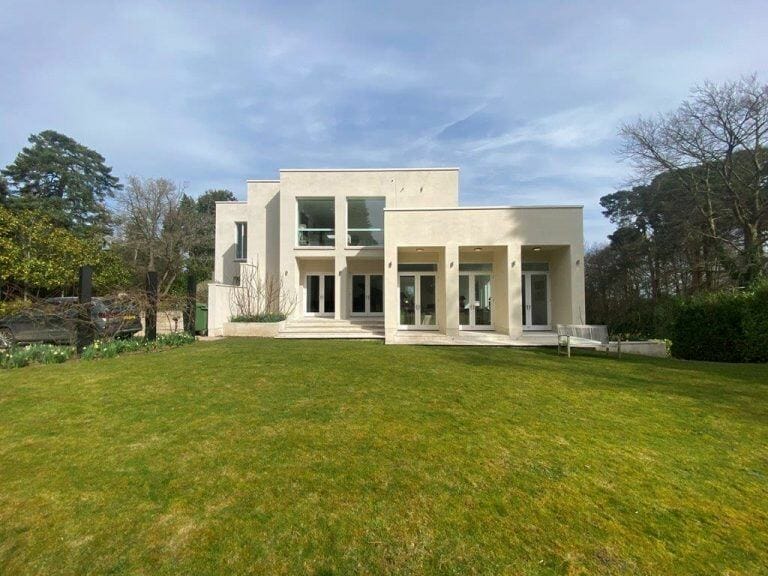 Modern Weybridge Mansion image 4