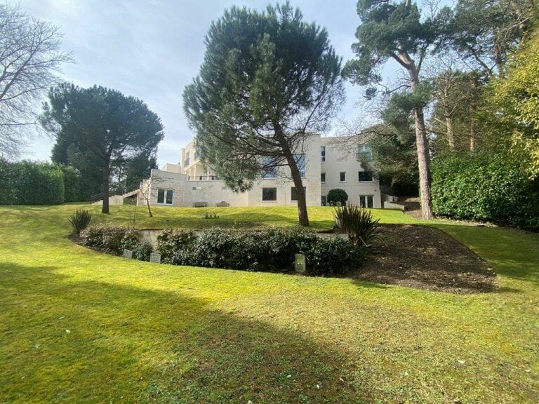 Modern Weybridge Mansion image 97