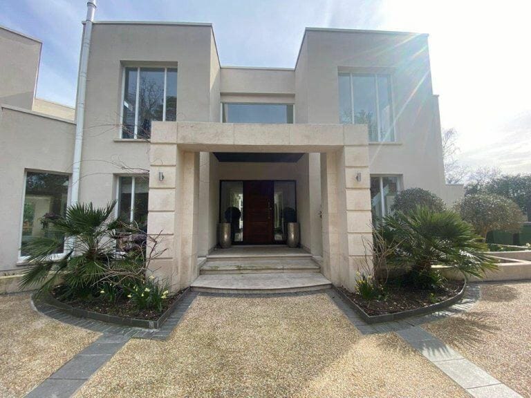 Modern Weybridge Mansion image 9