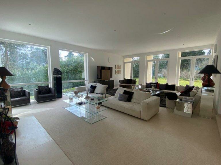 Modern Weybridge Mansion image 15