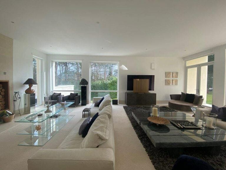 Modern Weybridge Mansion image 19